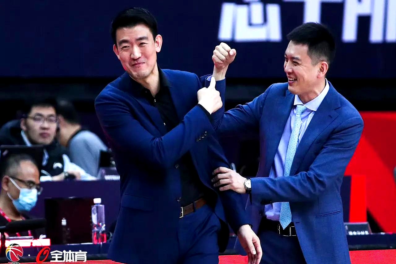 拼搏不止！CBA季后赛球员拼尽全力