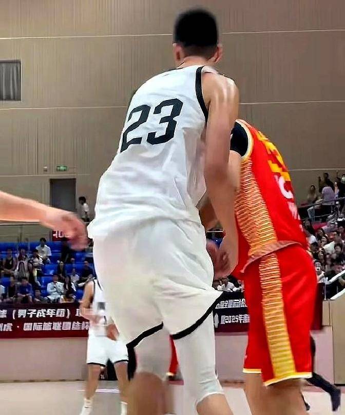 青年比赛进行中，新晋明星崭露头角的简单介绍